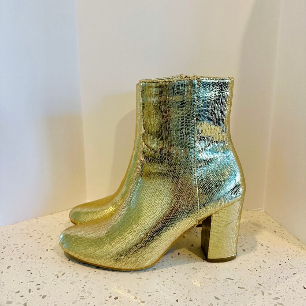 Camel Toes brand Women's Gold Ankle Boots Size 6 EUC